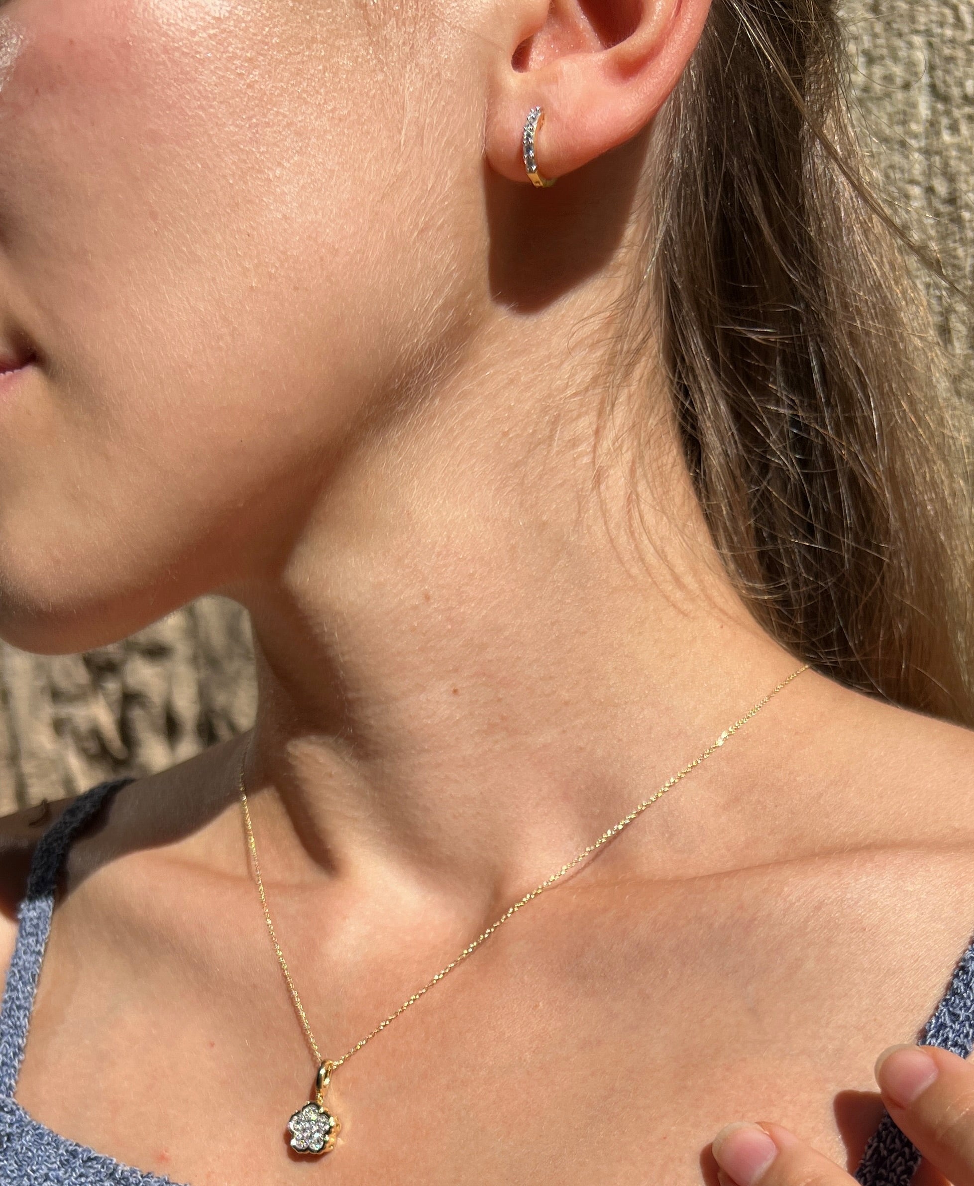 Pendientes aro riviere en plata bañada en oro con diamantes de laboratorio