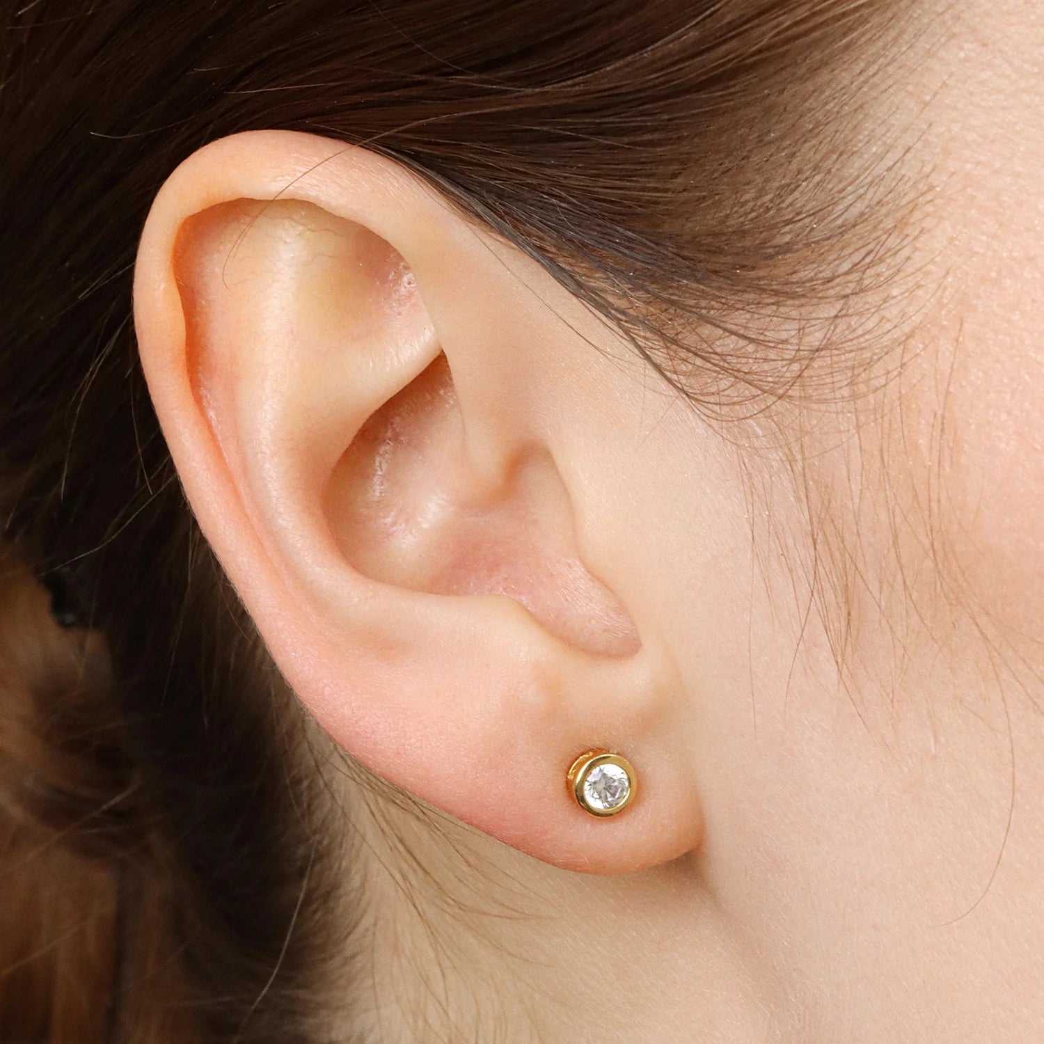 Pendientes en plata bañada en oro con diamante de laboratorio