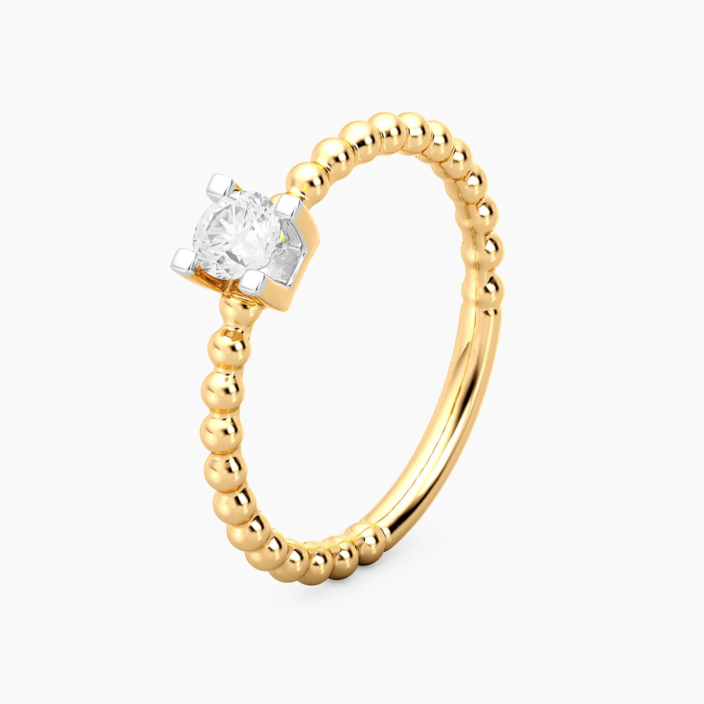 Anillo de plata bañada en oro con diamante de laboratorio