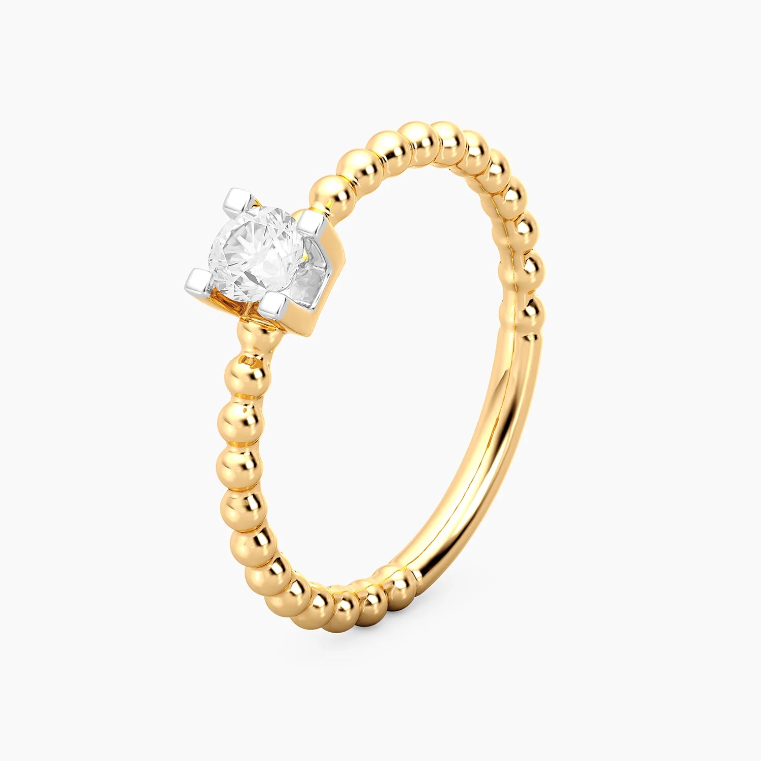 Anillo de plata bañada en oro con diamante de laboratorio